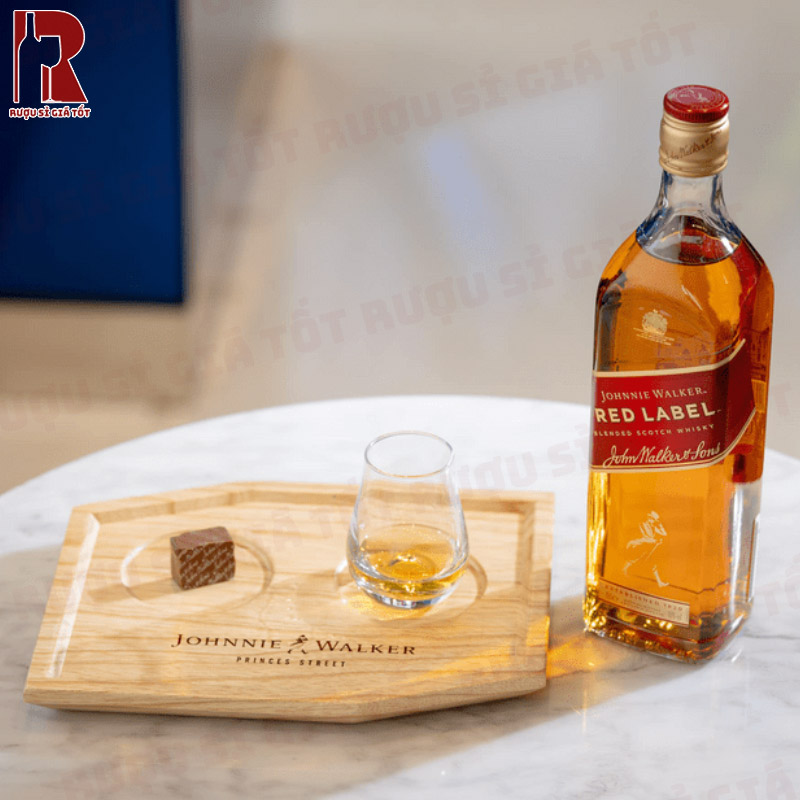 Giá rượu Johnnie Walker Red Label bao nhiêu?