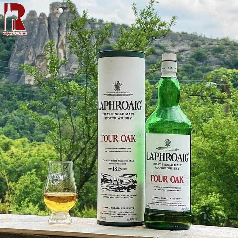 Laphroaig Four Oak mang đến sự sang trọng và đậm đà trong từng ngụm