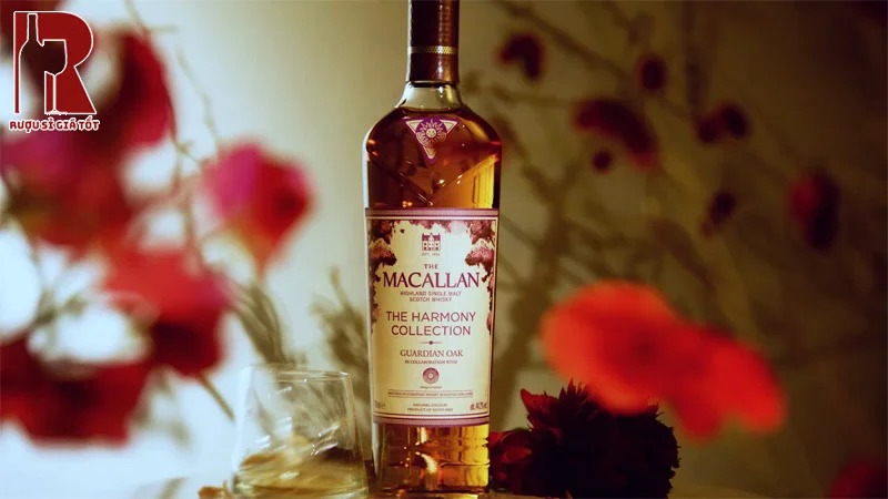 Rượu Macallan The Harmony Collection Guardian Oak sở hữu màu rượu hồng nhạt quyến rũ