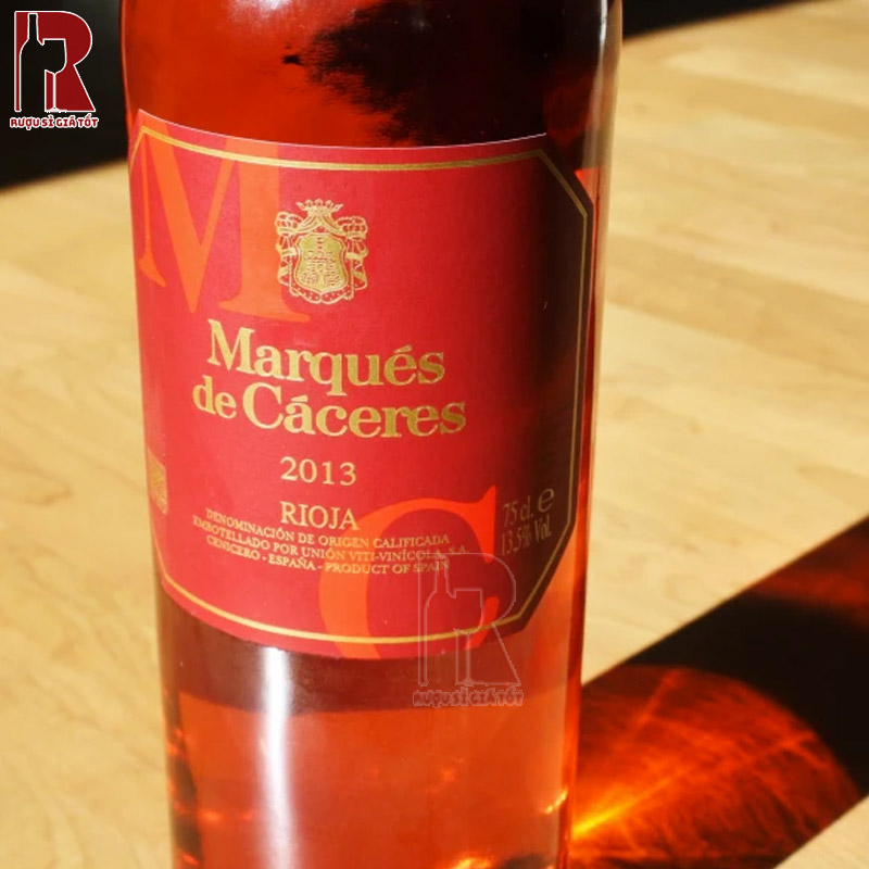Marques de Caceres Rioja Rosado nổi bật với hương thơm nhẹ nhàng và vị rượu cân bằng