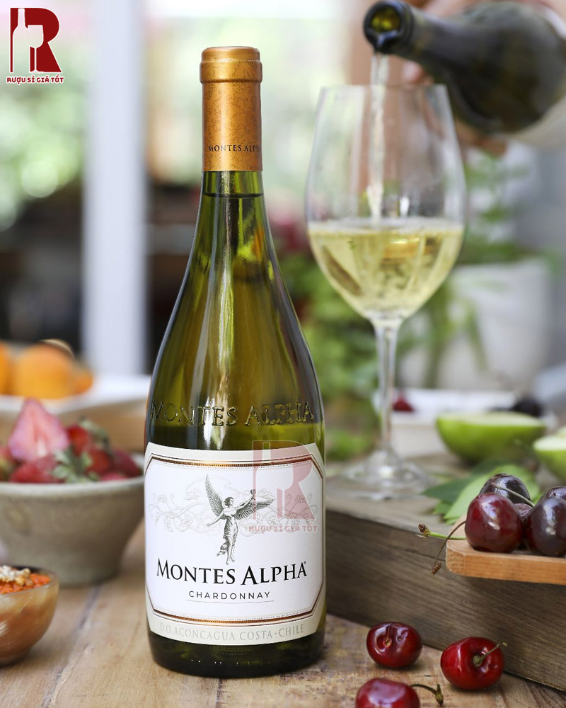 Rượu Chile trắng Montes Alpha Chardonnay đem đến trải nghiệm mượt mà, êm ái