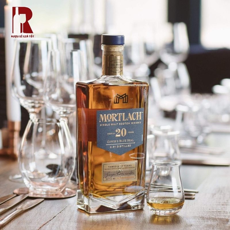 Mortlach 20 với biệt danh “The Beast of Dufftown” sẽ đem đến vị rượu đậm đà, cổ điển