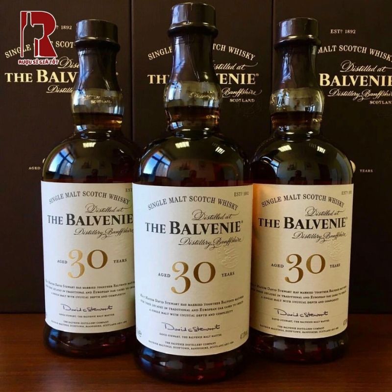 Balvenie 30 năm chứa đựng vị rượu phức hợp và mạnh mẽ, với ghi chú của nhiều loại nguyên liệu quý hiếm