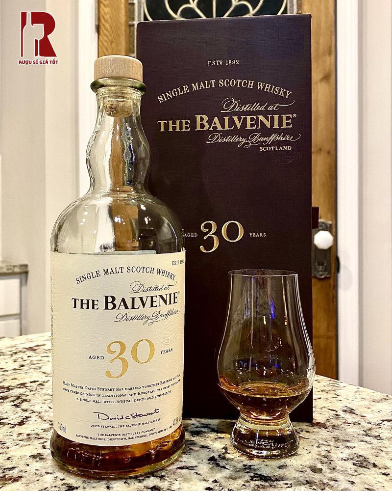 Các chai whisky Balvenie 30 năm mang đến vị tổng thể cân bằng, mượt mà và tinh tế