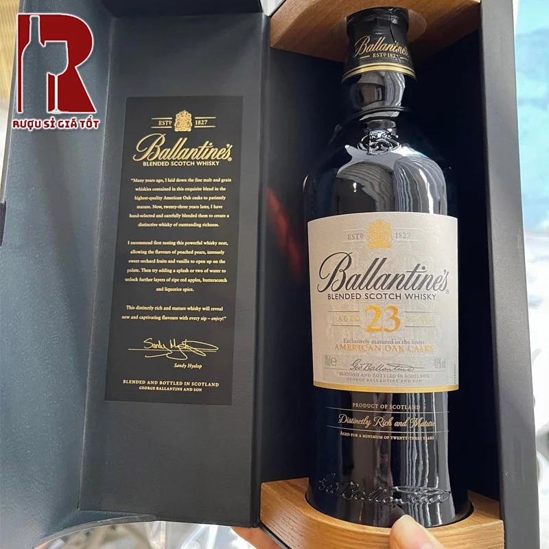Rượu Ballantine's 23 năm mang đến hương vị độc đáo và sâu sắc với sự hòa trộn của mạch nha cùng lúa mạch