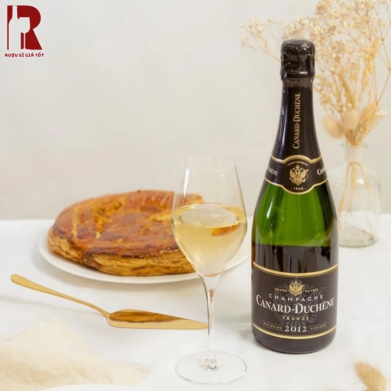 Champagne Canard Duchêne Brut Millésime có vị rượu sảng khoái và tinh tế, thanh lịch