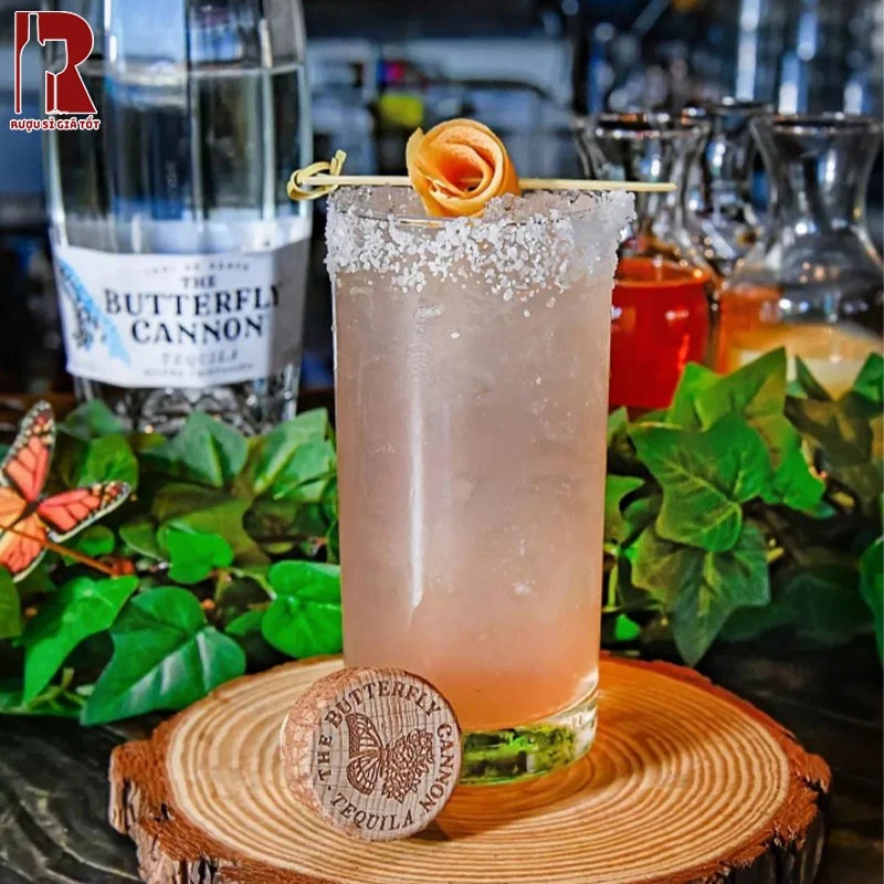 Tequila Butterfly Cannon Cristalino có vị trái cây tươi thanh mát hoà cùng chút gia vị