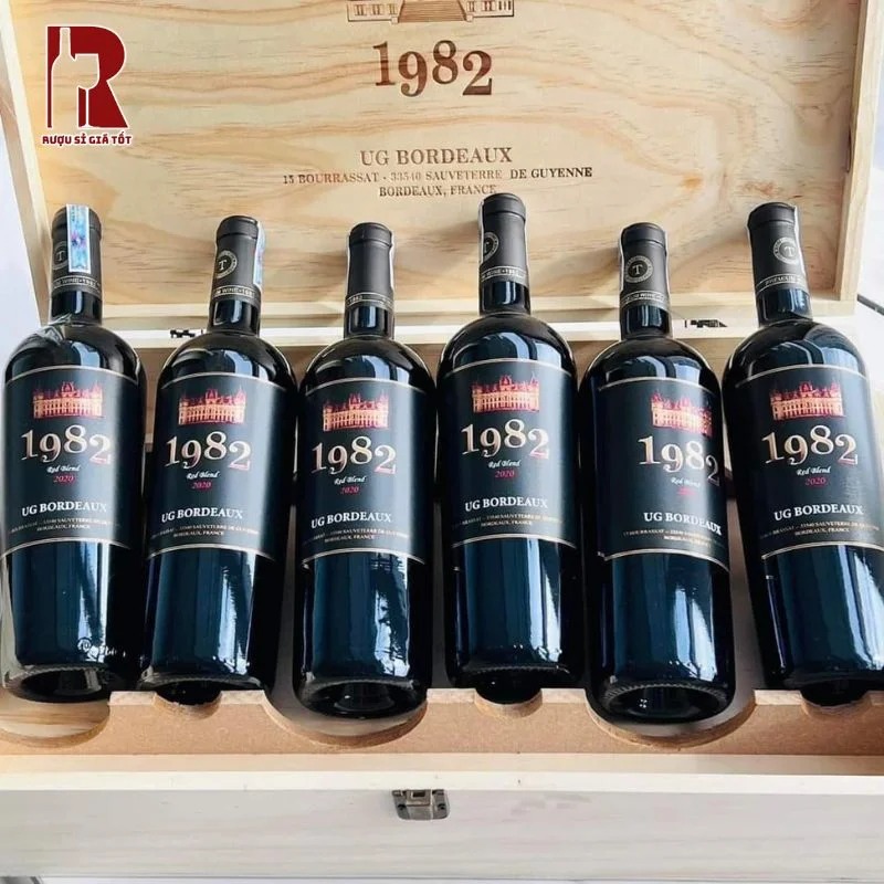 Rượu vang 1982 UG Bordeaux nổi bật với thiết kế sang trọng và vị rượu đậm đà