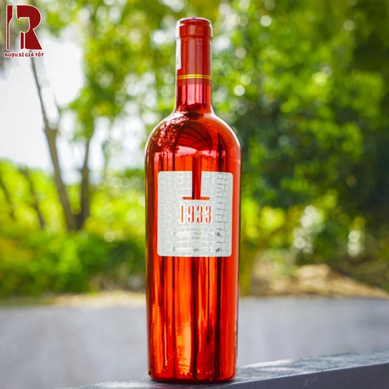 Rượu vang 1933 Đỏ nên được dùng kèm các món ăn đậm vị như món thịt nướng, pizza hoặc phô mai Parmesan, Gouda