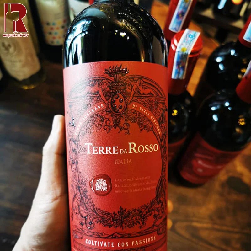 Rượu vang đỏ Terre Da Rosso được pha trộn từ các giống nho nổi tiếng là Sangiovese, Malvasia và Montepulciano