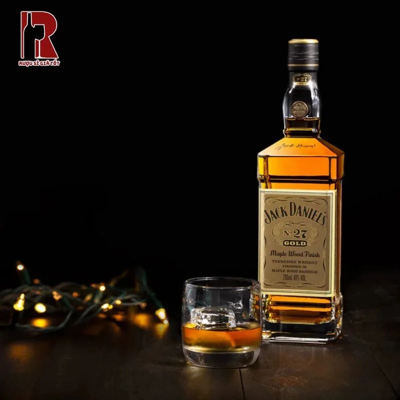 Rượu Jack Daniel’s No.27 là chai rượu biểu tượng của sự sang trọng và quyền lực