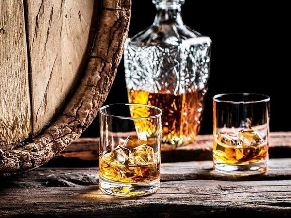 Rượu Whisky có lịch sử hơn 500 năm, bắt nguồn từ thế kỷ 15 tại Scotland