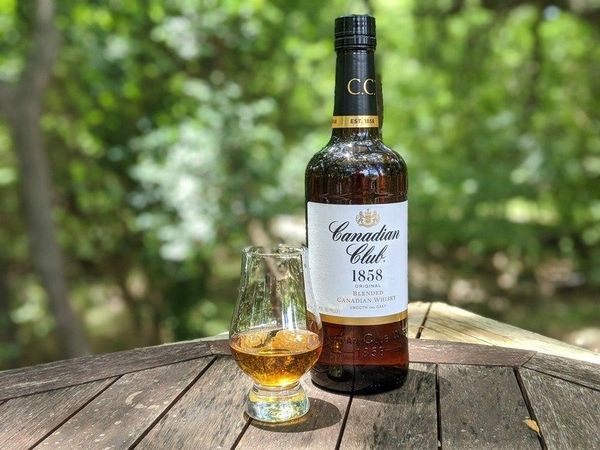 Canadian Whisky, thường được biết đến với tên gọi Rye whisky