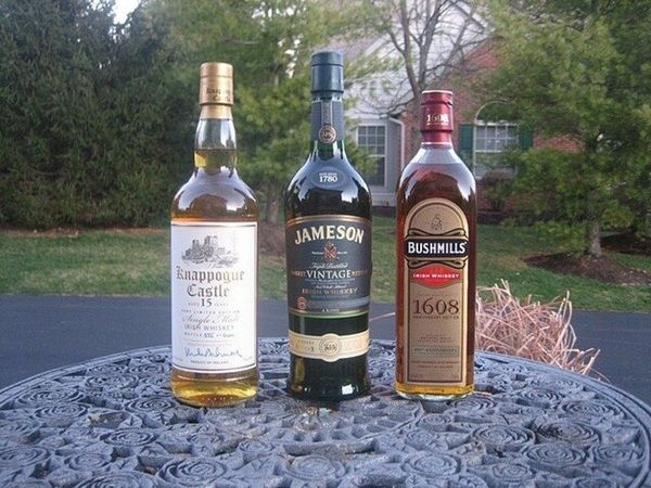 Irish Whisky là loại rượu đặc trưng của Ireland, nổi bật với hương vị tinh tế