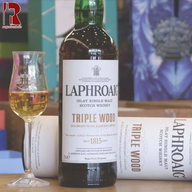 Rượu Whisky Laphroaig Triple Wood được săn đón gắt gao bởi hương vị khó quên