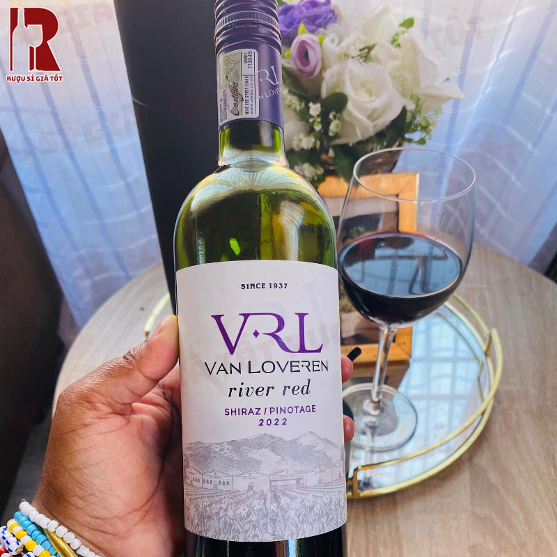 Hương vị mềm mại, dễ uống của vang Van Loveren River Red