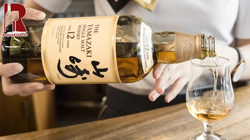 Yamazaki 12 Years Old là chai rượu thượng hạng, đậm chất truyền thống Nhật Bản