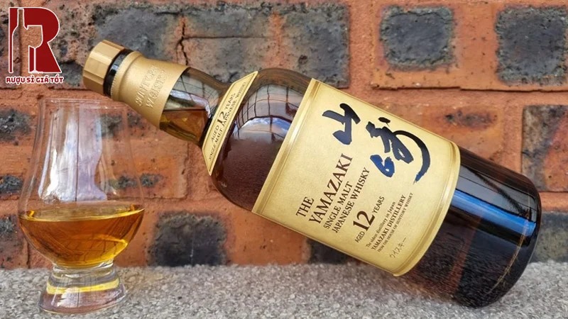 Yamazaki 12 Years Old nên được uống nguyên chất để quý khách cảm nhận hương vị rõ nhất