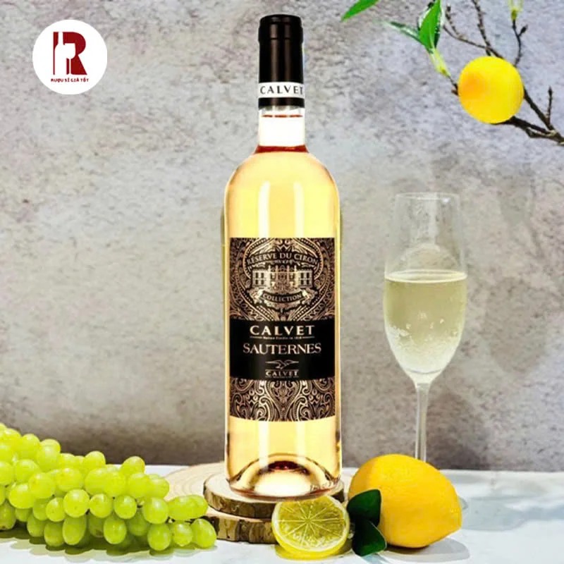 Vang Pháp ngọt Calvet Sauternes nên được dùng với các món thịt trắng, món khai vị hoặc salad