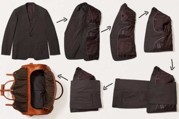 cách gấp áo vest vào vali