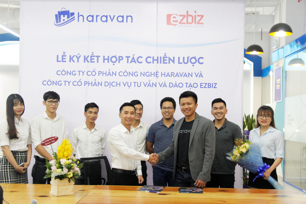 Ký kết thỏa thuận hợp tác chính thức giữa Haravan & EzBiz