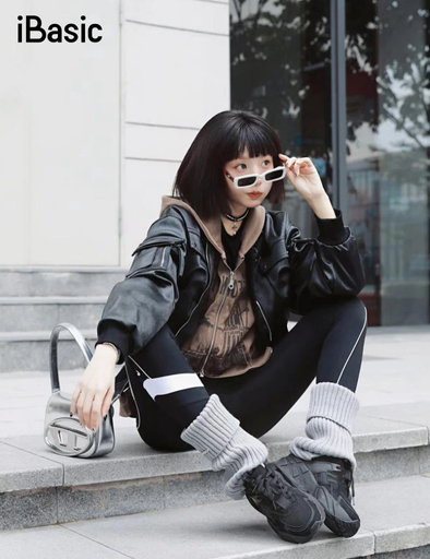 5 Cách Phối Đồ Với Giày Thể Thao Đen Nữ Đầy Độc Đáo Cho Các Nàng