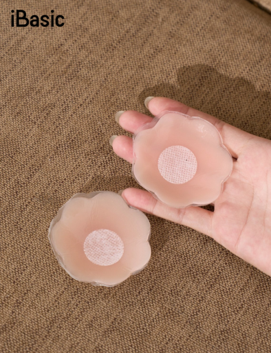 5 Mẹo Giúp Miếng Dán Ngực Silicon Giữ Form Lâu, Bám Dính Tốt