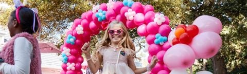 Trang trí cho bữa tiệc ngoài trời của bạn bằng Cổng bong bóng thiên đường
