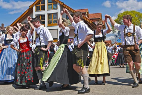 Trải nghiệm văn hóa và ẩm thực tại Oktoberfest từ người Đức đến thế giới