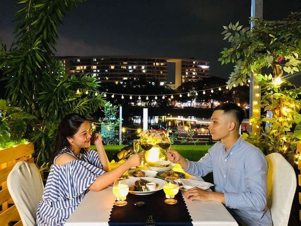 Bàn tiệc sinh nhật 2 người