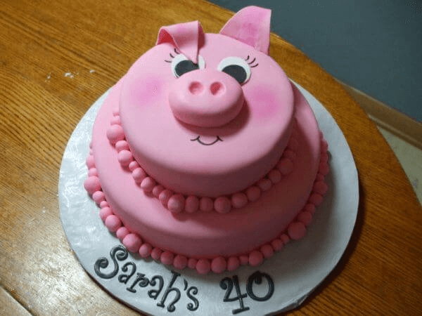 Hình ảnh chiếc bánh sinh nhật hình con lợn màu hồng