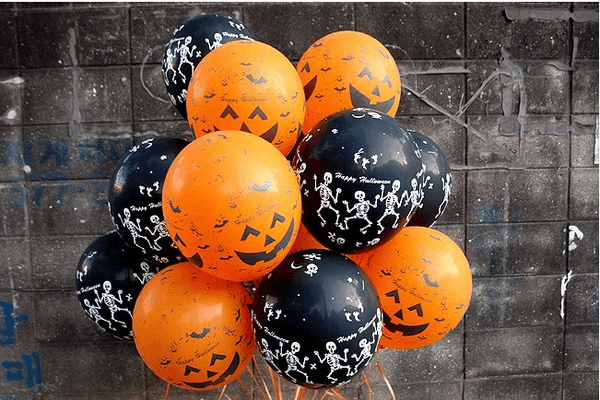 Trái bóng in hình ảnh và chữ viết phù hợp với lễ hội Halloween