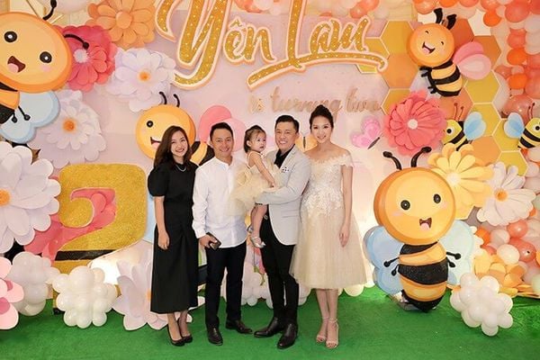 Vợ chồng rapper Đinh Tiến Đạt và gia đình Lam Trường