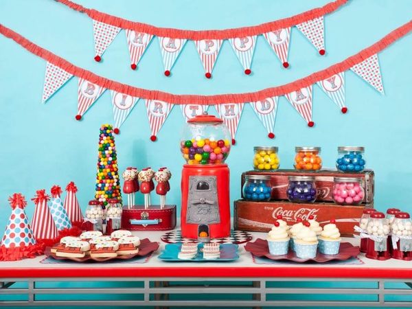 Trang trí tiệc sinh nhật cho trẻ em thường đa dạng sắc màu