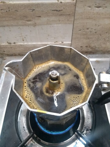Mẹo Pha Cà Phê Bằng Bình Moka Không Bị Cặn