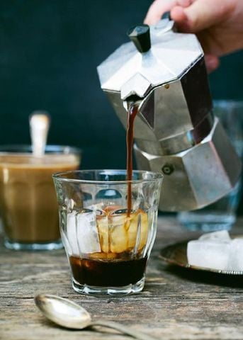 Pha cà phê chồn bằng ấm Moka liệu có ngon như mong muốn