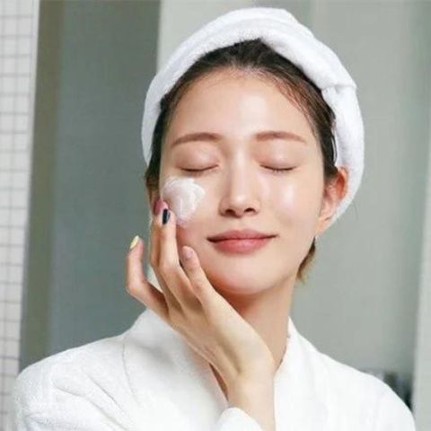 Review Kem Chống Nắng Nâng Tone Ngừa Mụn Caryophy