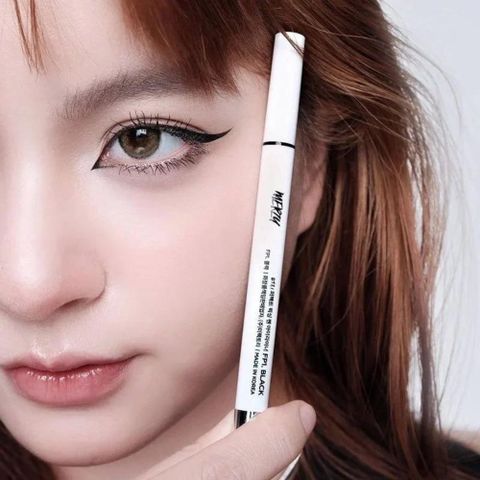 Review Bút Kẻ Mắt Merzy Perfect Fixing Pen Eyeliner lâu Trôi