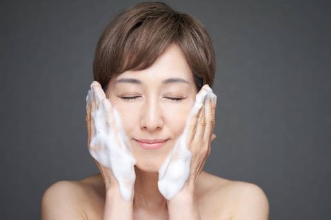 Học rửa mặt cho làn da tươi trẻ từ phụ nữ Nhật Bản