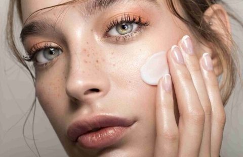 Top 04 Kem Chống Nắng Cho Da Nám Được Chị Em Săn Lùng Hiện Nay
