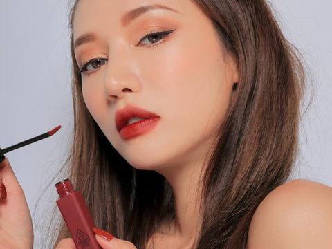 “Bật mí” Top 5+ thỏi son đỏ đất đẹp và đáng mua nhất