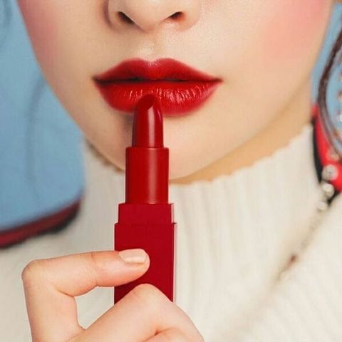 Khám Phá Top 5 Dòng Son Màu Đỏ Lạnh Cực Trend Và Dễ Dùng Cho Chị Em