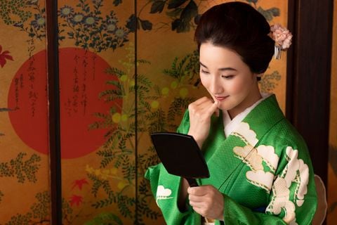 Nước Hoa Hồng Nhật Nào Tốt Nhất Hiện Nay?