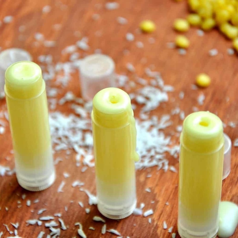 35.3 - thegioiskinfood.com - Mẹo bảo quản son dưỡng môi bằng dầu dừa