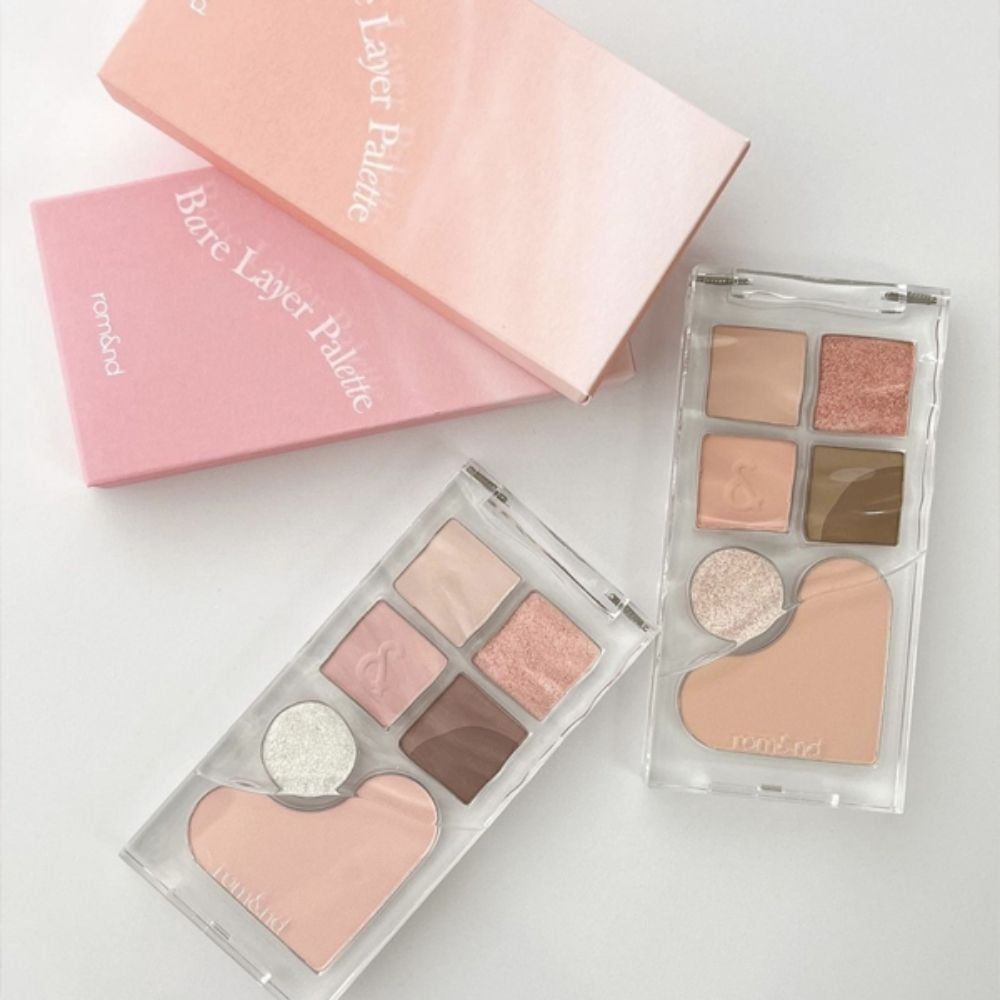 Bảng phấn mắt Romand Better Than Palette #01 với thiết kế chắc chắn, màu sắc basic dễ dùng