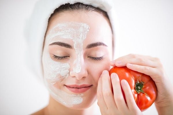Cà chua là một trong những phương pháp sáng da đơn giản