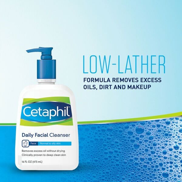 Cetaphil Daily Facial Cleanser tạo bọt nhẹ nhàng và êm ái cho da