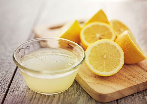 Chanh tươi là nguyên liệu quen thuộc để làm sáng da