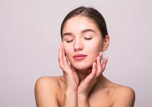Đừng quên chăm sóc và bảo vệ da sau khi lột mụn