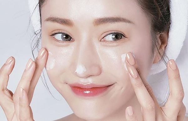 Duy trì độ ẩm tự nhiên từ việc dưỡng ẩm cho da